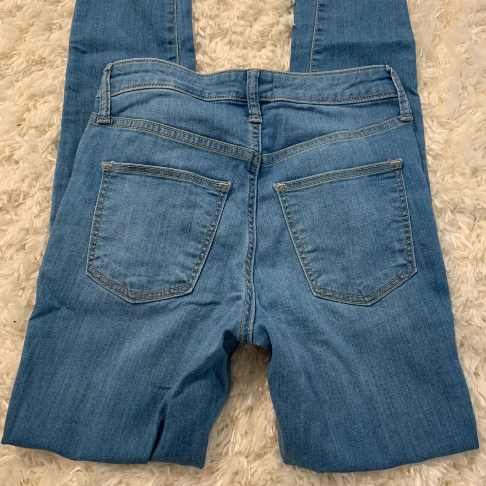 Light wash skinny jeans